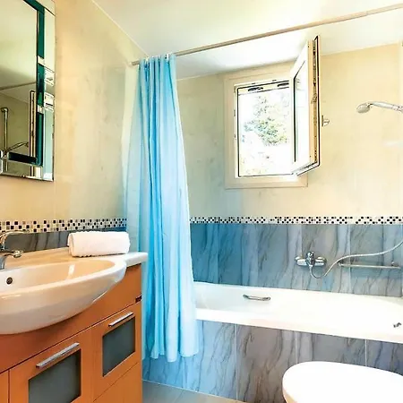 Sleeps 6 With Pool Air Con And Wifi Mikros Gialos