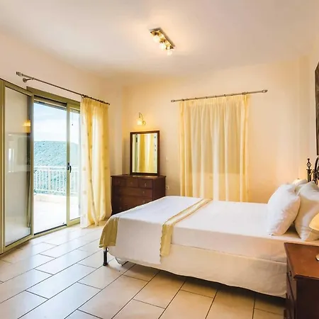 Sleeps 6 With Pool Air Con And Wifi