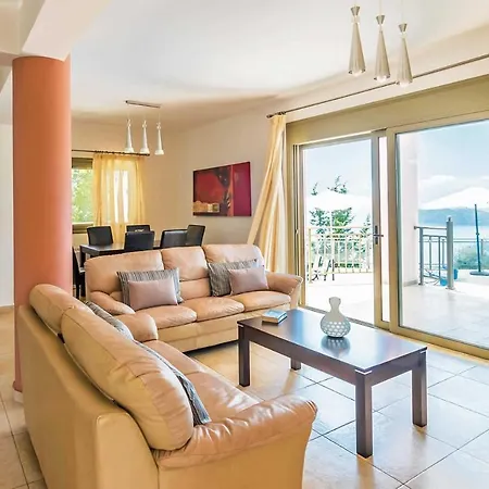 Sleeps 6 With Pool Air Con And Wifi *
