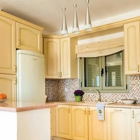 Sleeps 6 With Pool Air Con And Wifi * Μικρός Γιαλός